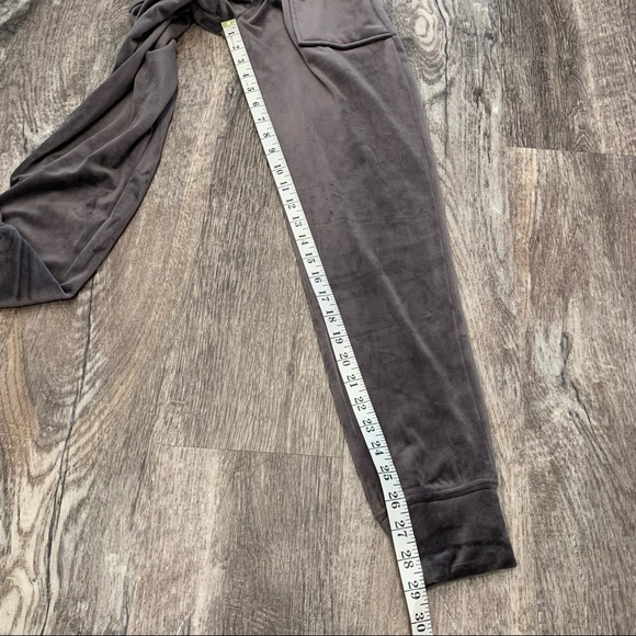 NWT House of Harlow 1960 Gray Velour Jogger Pants in XS - Picture 5 of 5